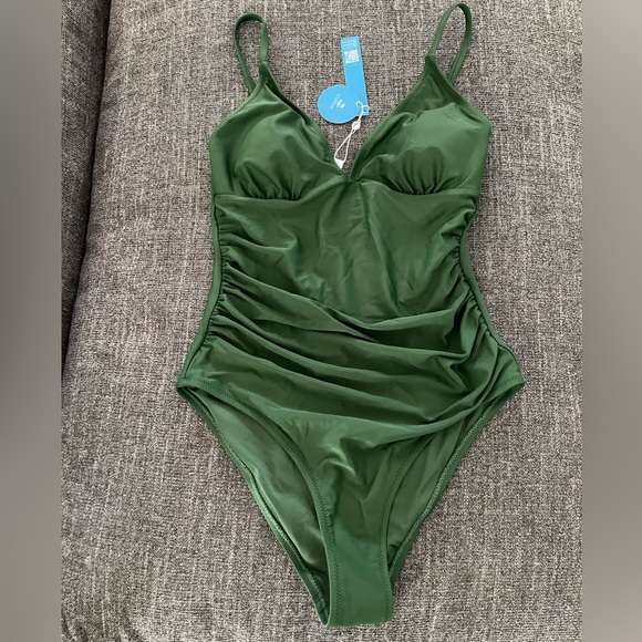 Small Hunter green Cupshe ladies maternity swimsuit. - Picture 3 of 7
